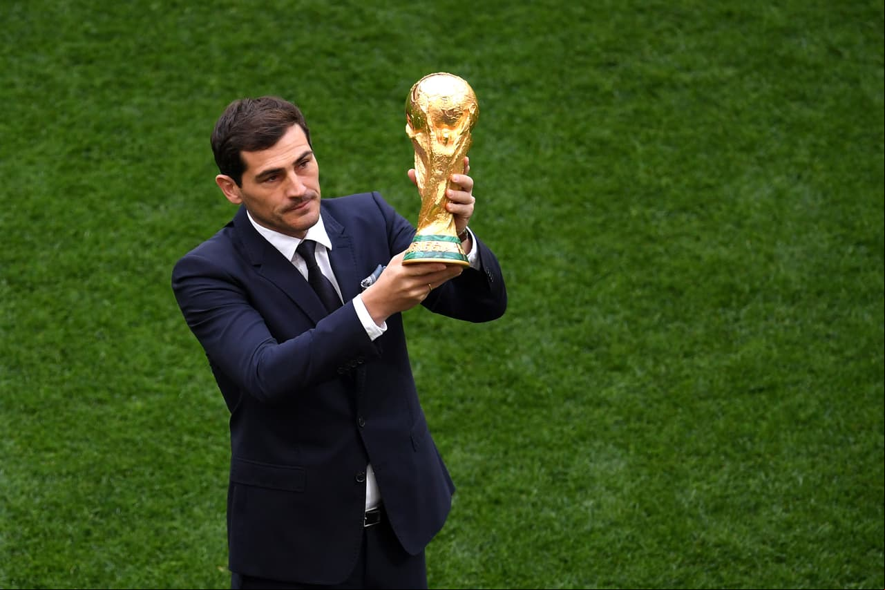 Iker Casillas ex portero del Real Madrid y ex capitán de la Selección de España es todo un empresario. En Ikerca S.L. se dedica a “la coordinación y explotación de derechos de imagen y publicidad”, se ha expandido a la compra-venta de inmuebles de viviendas y locales comerciales e industriales.