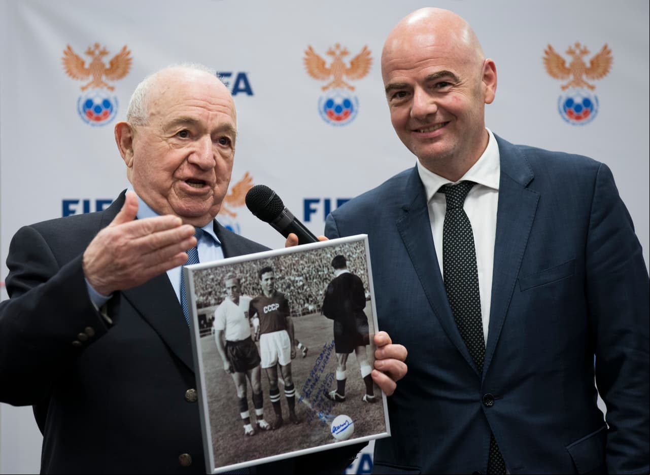 Nikita Simonyan (Rusia) - aunque poco se habla de él en occidente, es una leyenda del fútbol ruso. En especial del Spartak de Moscú y la selección de la Unión Soviética.