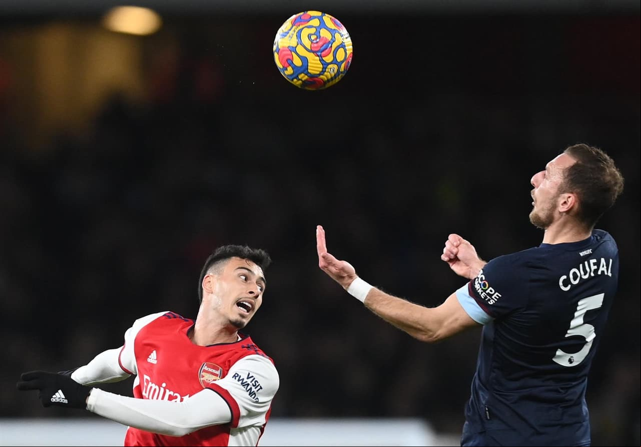Arsenal derrota 2-0 al West Ham United con anotaciones de Gabriel Martinelli (48') y Emile Smith Rowe (87') en el Emirates Stadium, durante la fecha 17 en la Premier League. Los Hammers se quedaron con 10 hombres tras la expulsióno de Vladimir Coufal al 67'.