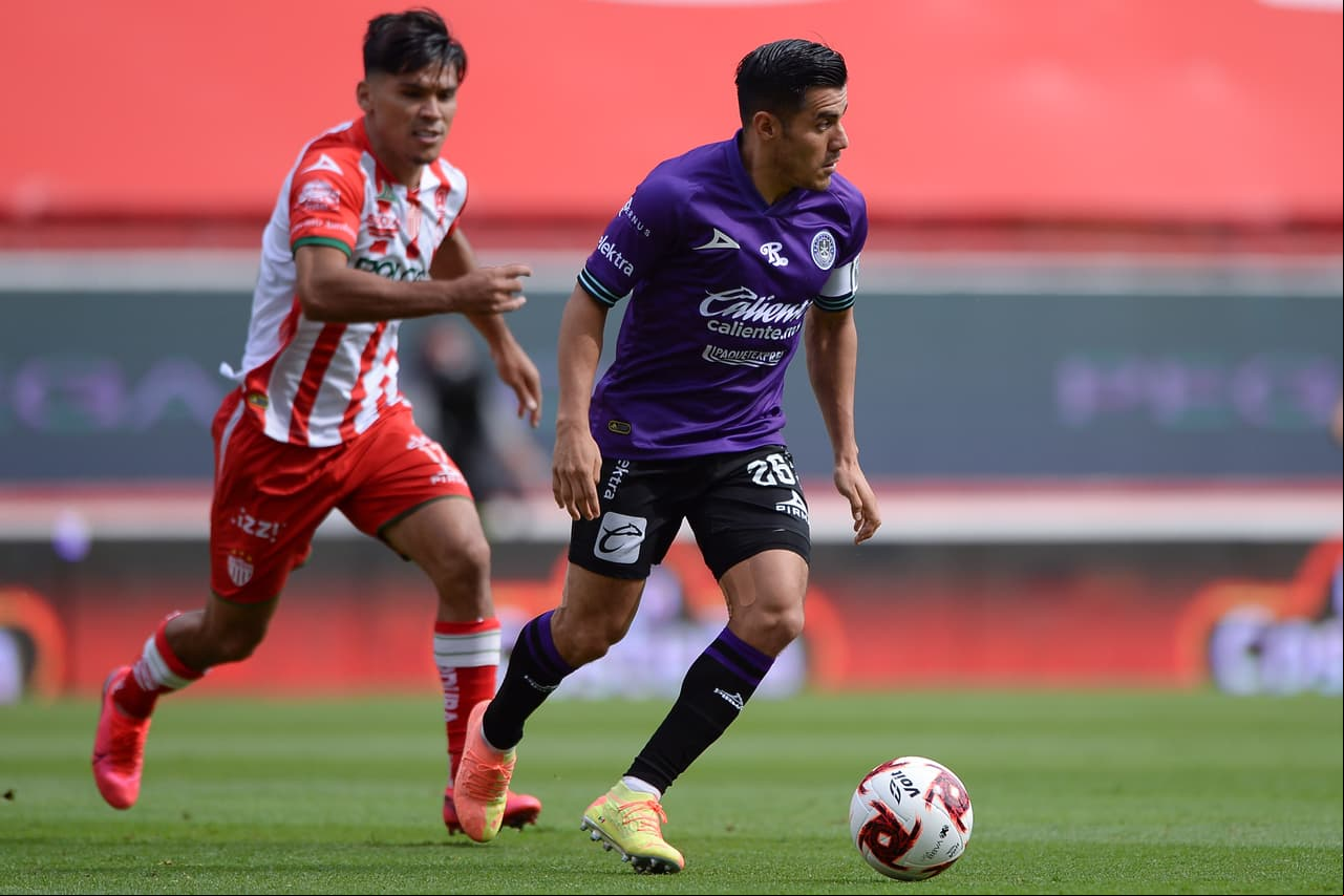 Necaxa comienza a encontrar su futbol y el partido se empieza a balancear.
