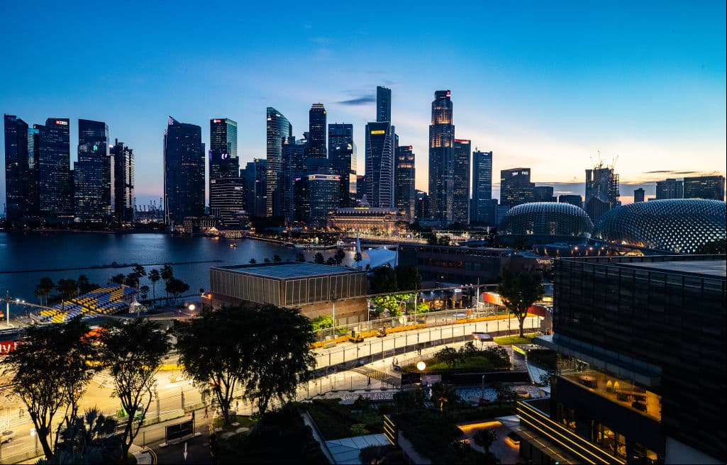 Las calles de Singapur recibirán la carrera 15 de la temporada de la Fórmula 1, demostrando una vez más que es un destino especial para los turistas y los fanáticos del automovilismo.