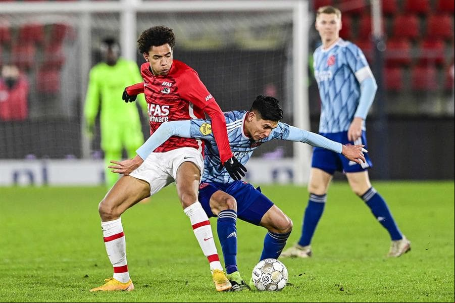 El Ajax golea al AZ Alkmaar 3-0 con goles de Anthony Mateus dos Santos, Davy Klaassen y David Neres; el mexicano Edson Álvarez fue titular y ganan su pase a Cuartos de Final en la Eredivisie.