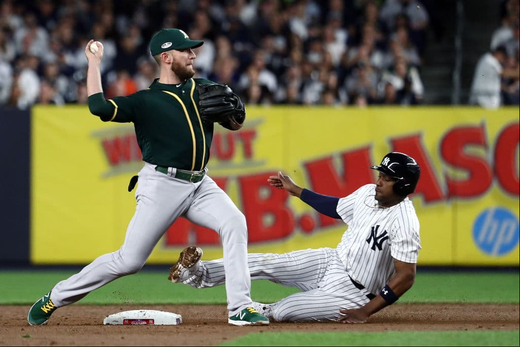 En la quinta entrada el relevista Shawn Kelly también hizo su trabajo y no permitió daño para mantener a tiro de piedra a los Yankees.