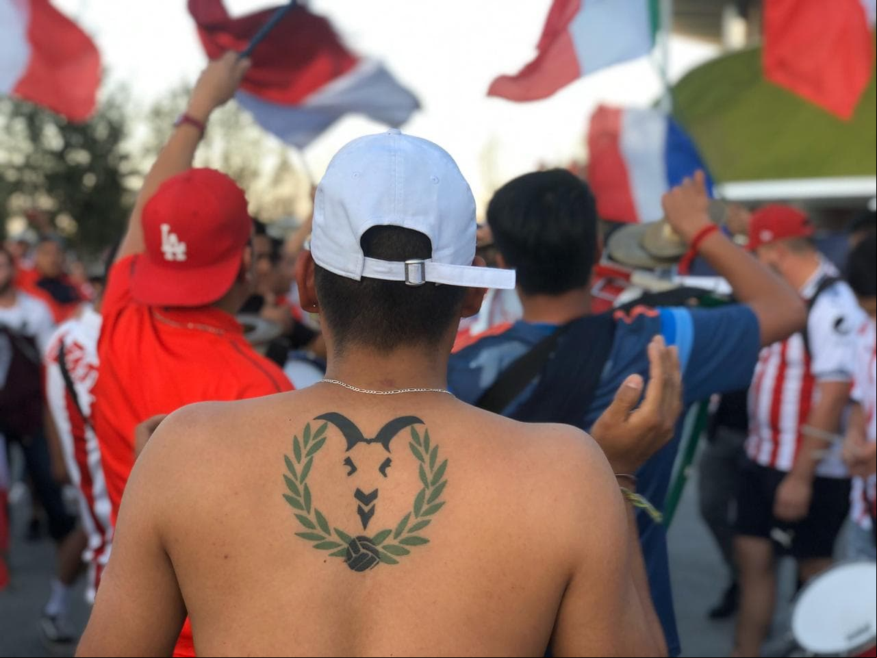 El 11 de enero volvió la actividad para Chivas en el Clausura 2020. En las afueras del inmueble se preparó carnita asada, banderas y mucho apoyo por parte de los aficionados del Rebaño Sagrado y los Bravos de Juárez.