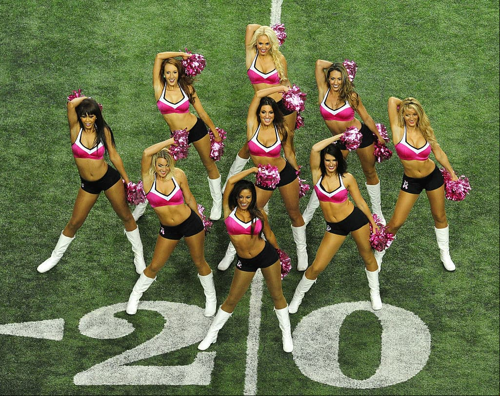 Los Atlanta Falcons tuvieron la ofensiva más explosiva de la NFL esta temporada y lucharan por un pase a la Final de división ante los Seahawks. Gran parte de su éxito se debe al apoyo incondicional que les brindaron sus bellas cheerleaders.