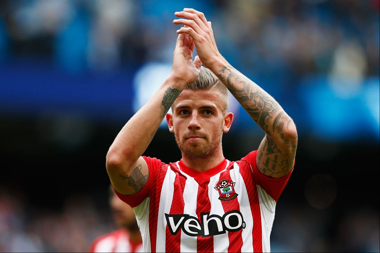 El Tottenham no ha tenido grandes contrataciones hasta el momento, la mayoría han sido para apuntalar la defensa con el fichaje de Toby Alderweireld proveniente del Atlético de Madrid. Se espera mucho de este jugador nacido en Bélgica.
