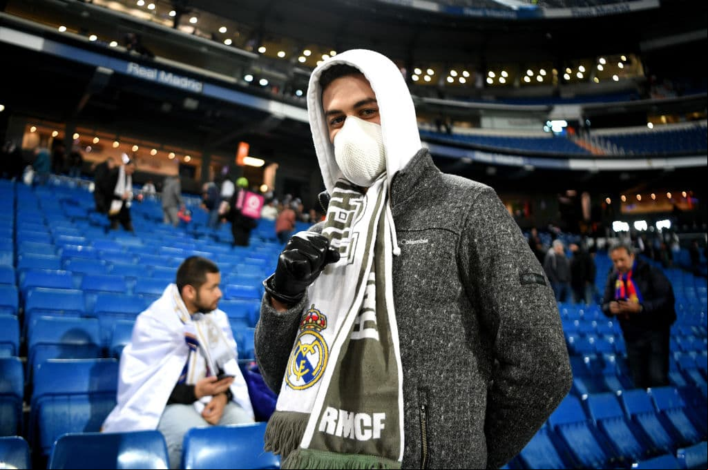 Nadie quiere perderse el Clásico, mejor ir protegidos al estadio que no ir.