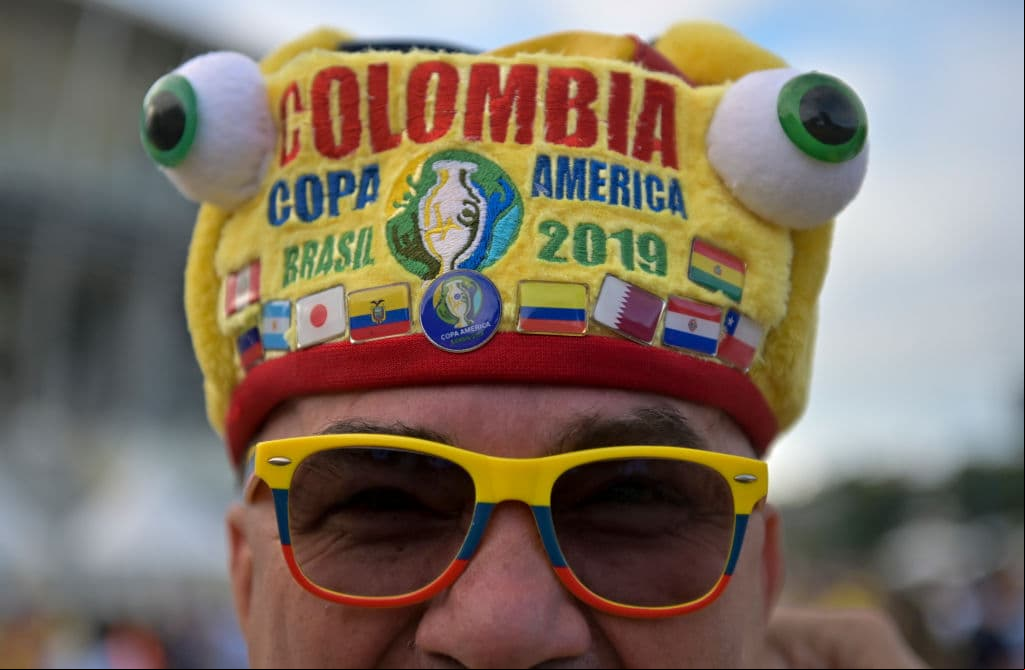 Fanáticos de Argentina y Colombia viven la antesala del juego entre ambas selecciones en Salvador (Bahía) por el Grupo B de la Copa América Brasil 2019.
