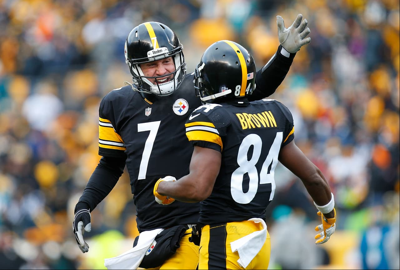 Los Acereros avanzaron a la postemporada como el mejor equipo en la ronda de comodines y ahí dieron cuenta de los Dolphins cobrando revancha de la derrota en la Semana 6. Pittsburgh le ganó 30-12 a Miami con par de touchdowns de Bell y Brown.