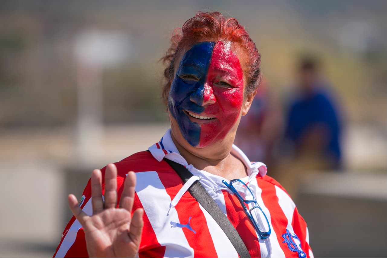 Cualquier maquillaje vale para mostrar el cariño por la institución.