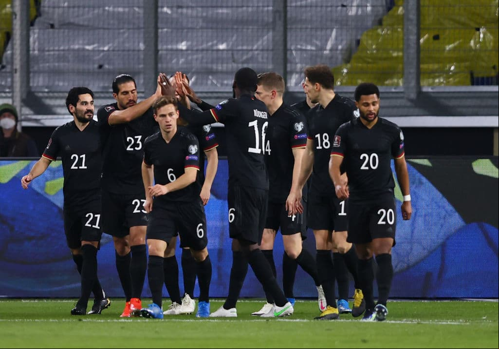 Inglaterra y Alemania arrancaron goleando rumbo a Catar 2022