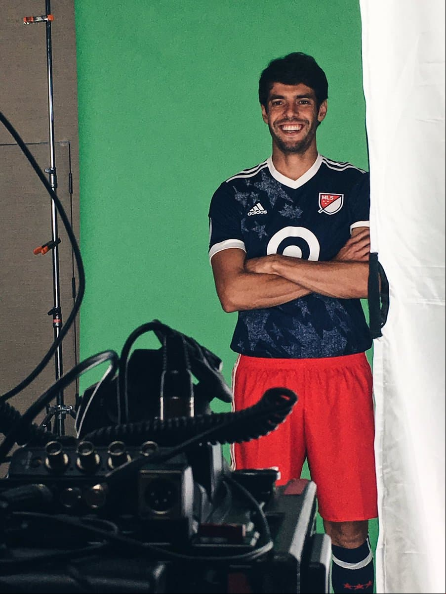 Kaká sonríe durante el día de fotos de los All-Stars de cara al encuentro.