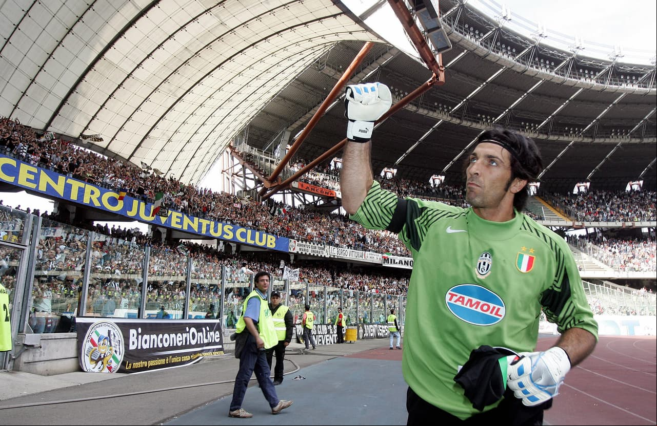 En 2006, Buffon también fue candidato al Ballon d'Or quedando en segundo lugar, cediéndole la primera posición a su compatriota Fabio Cannavaro.