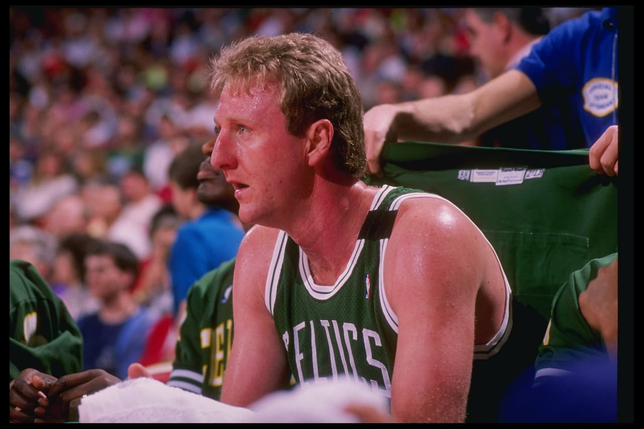Otro basquetbolista que tampoco visitó la Casa Blanca fue Larry Bird, quien no dio una razón para no asistir a la invitación de Ronald Reagan. Bird dijo que "si el presidente me necesita, sabe en dónde encontrarme".