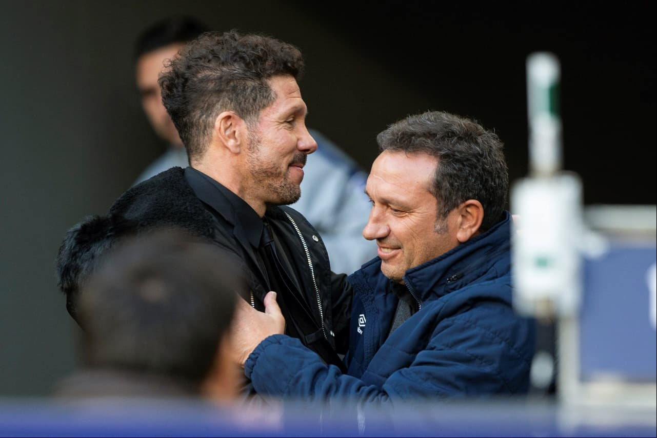 Diego Simeone y Eusebio Sacristán se saludaban antes de que las acciones iniciaran en la casa colchonera.
