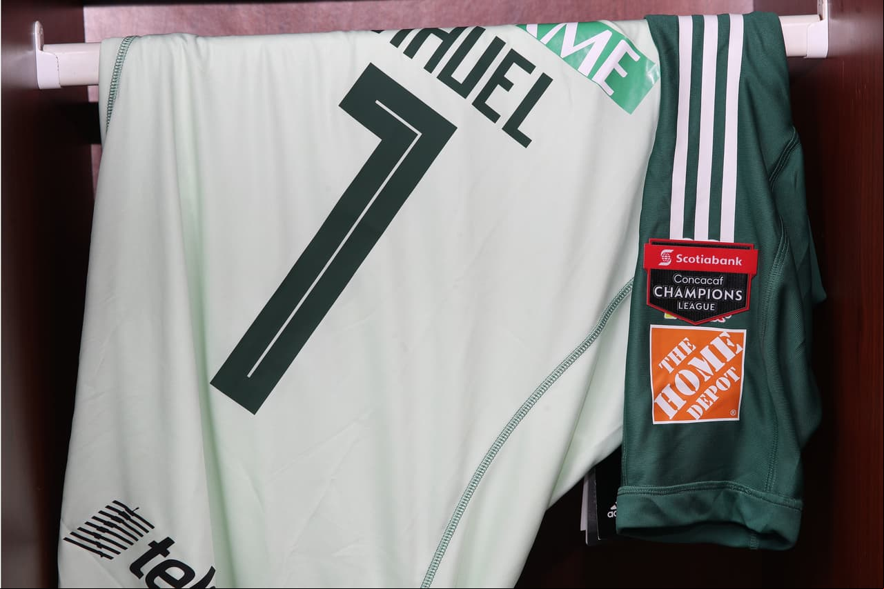 El uniforme de Nahuel Guzmán, guardameta de los regios, listo para la batalla.