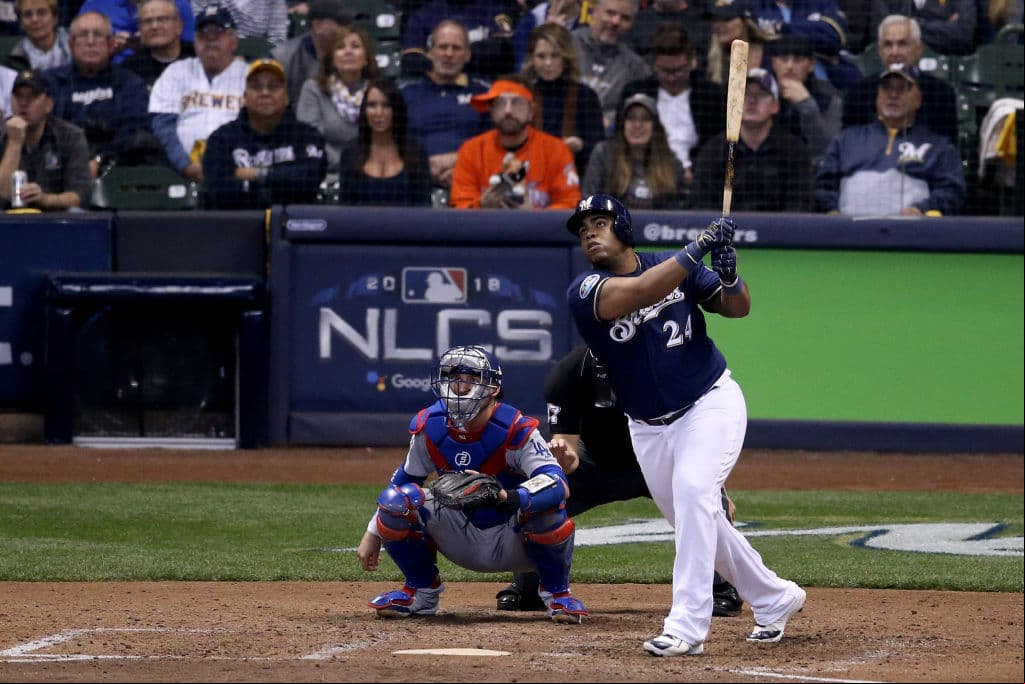 El primera base venezolano Jesús Aguilar conectó otro cuadrangular solitario para anotar la sexta carrera de los Brewers en la séptima entrada.