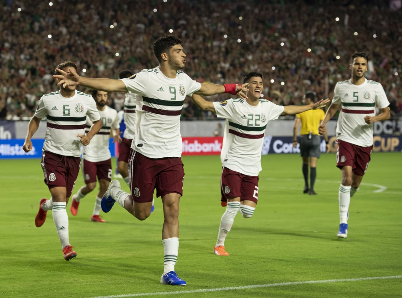 Y por ese motivo sus compañeros acudieron a festejar rápido con el delantero del Wolverhampton porque significaba el boleto a la Final de la Copa Oro.