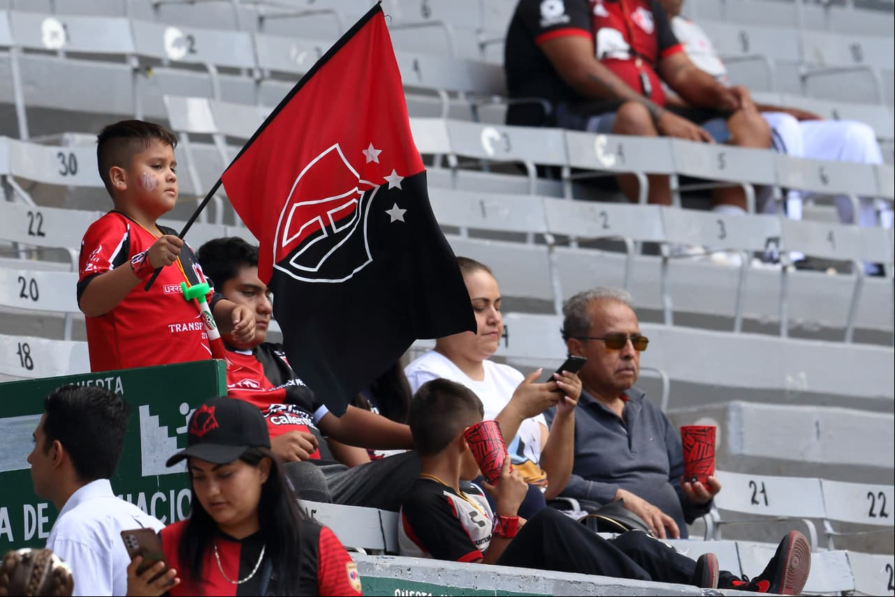 La fiel no abandona a su equipo pese al mal torneo.
