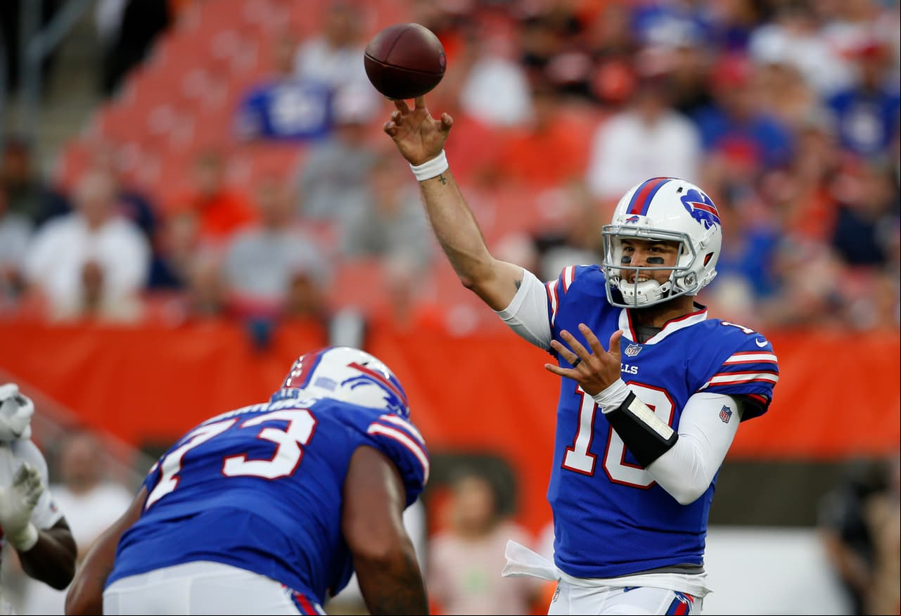 30) 
<b>AJ McCarron, Buffalo Bills</b>. El otrora portento de Alabama por fin tendrá su oportunidad de ser titular, el problema es que llega a un equipo que espera los meta a Playoffs y hay incertidumbre.