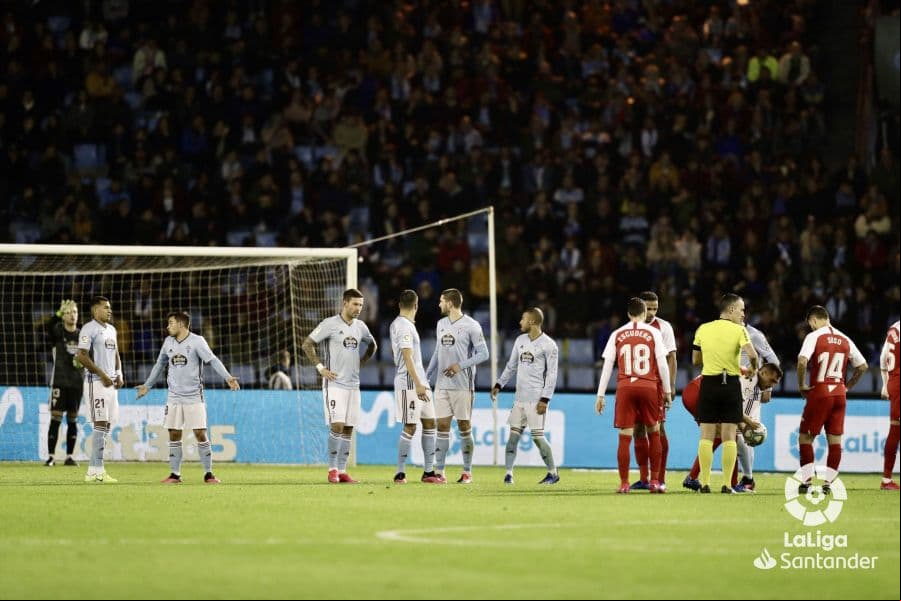 El Celta de Vigo vino de atrás para sacar los tres puntos sobre el Sevilla que fue al frente muy pronto pero terminó cayendo 2-1 con goles de Aspas y Sisto.