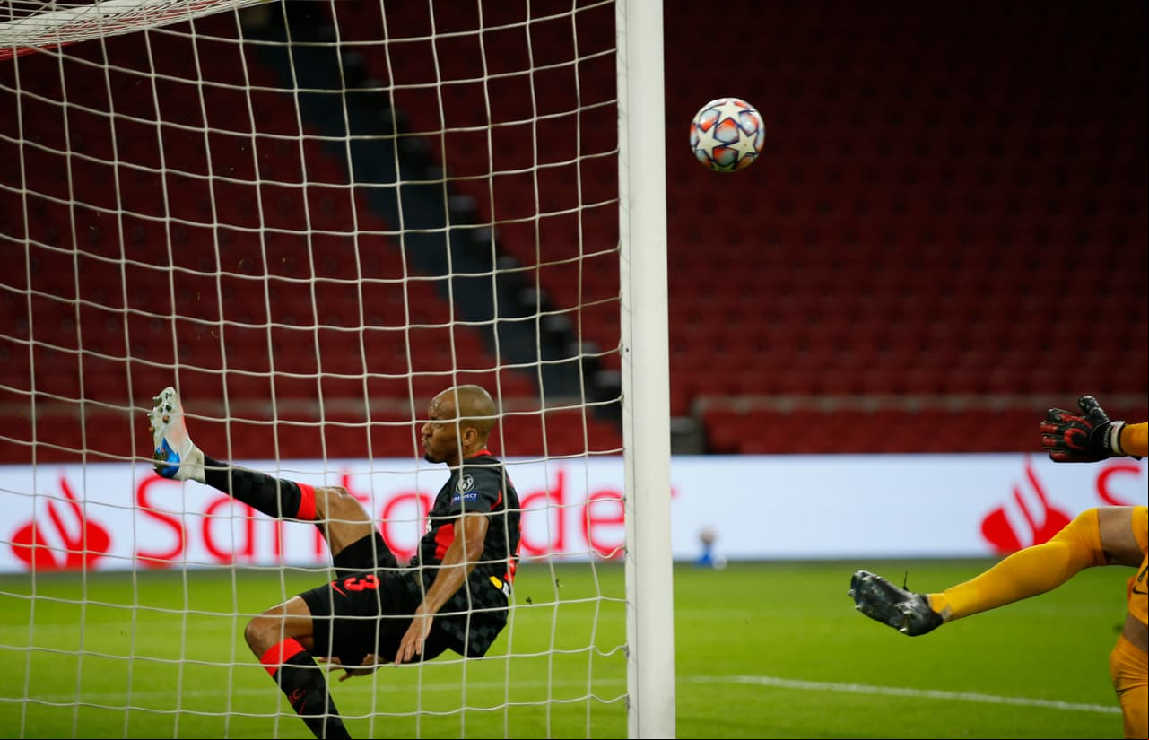 Nicolás Tagliafico (35’) marcó el autgol que definió el encuentro. En la J2 de la Champions League, Ajax se enfrentará al Atalanta y Liverpool hará lo propio con el Midtjylland.