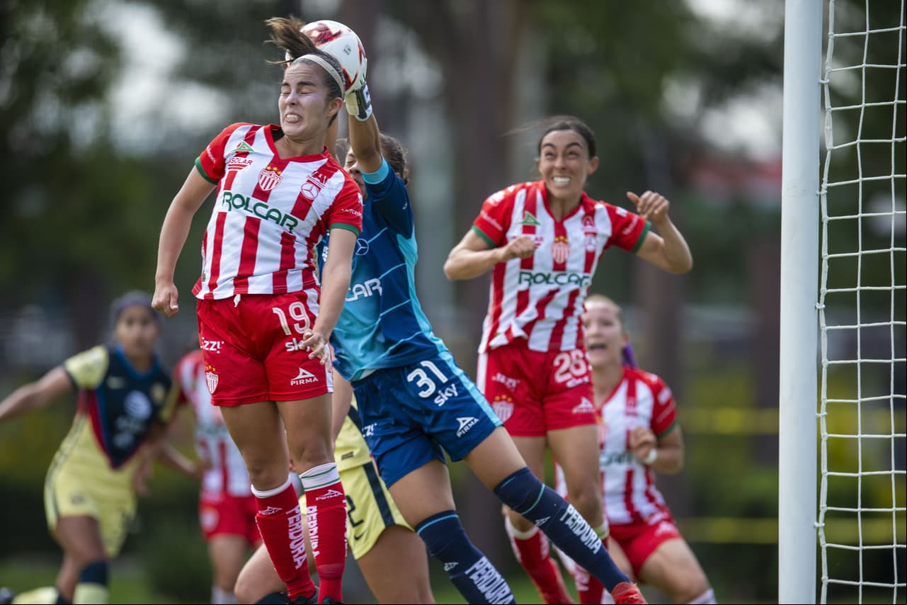 Las Águilas del América no tienen piedad sobre el Necaxa y con una goleada de 6-1, suman otros importantes puntos en casa.