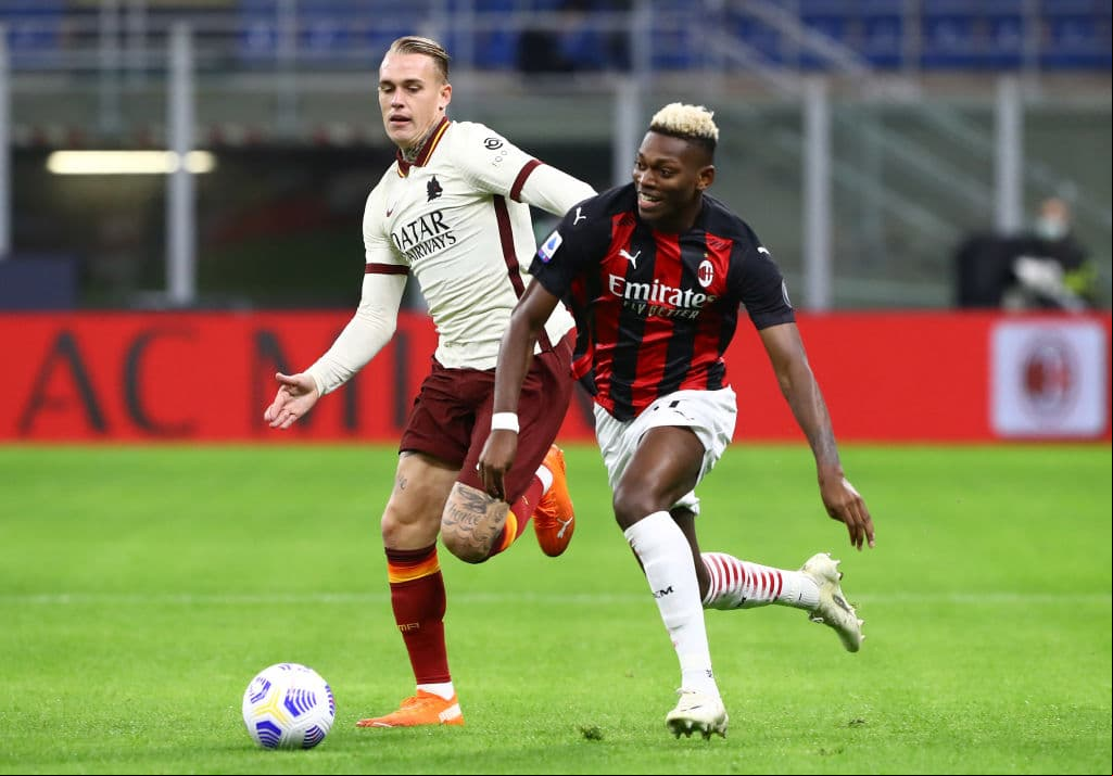 Partido intenso en la Serie A, pues Milán y Roma empatan con tres goles. Zlatan Ibrahimovic abrió el marcador, marca doblete y suma 58 goles con su equipo, Dzeko, Veretout y Kumbulla anotan goles para la Roma, mientras que para los ‘Rossoneri’, Saelemaekers sumó al marcador para cerrar la quinta jornada.