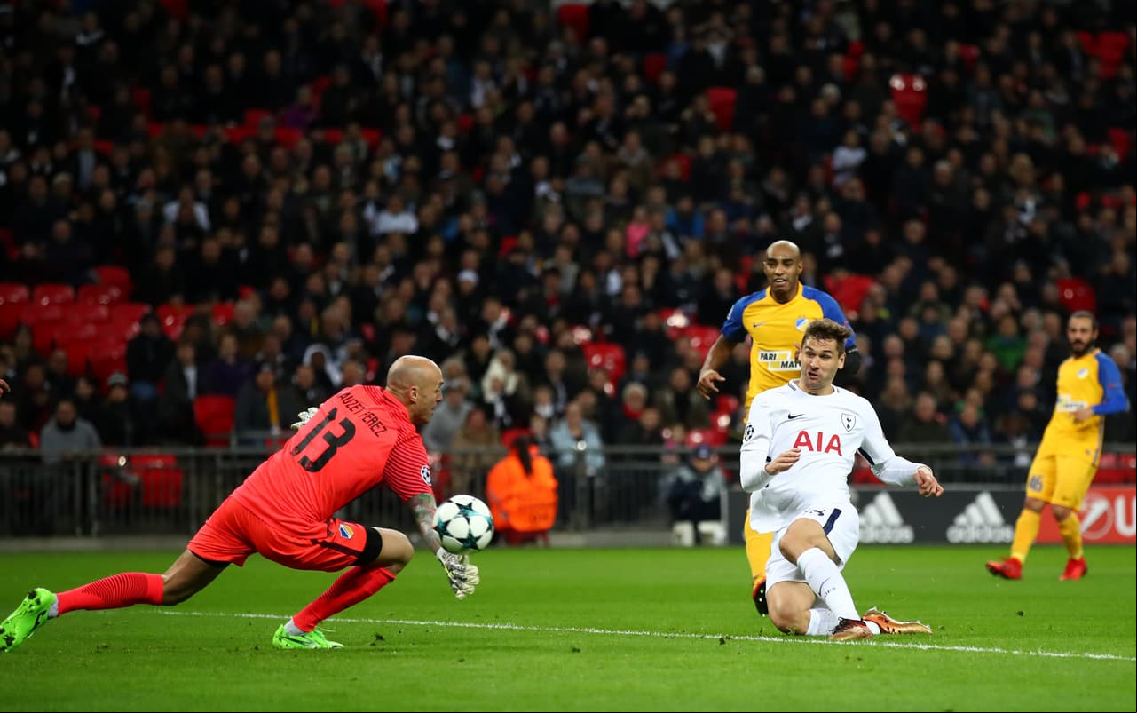 Tottenham Hospur cerró la fase de grupos como líder e invicto luego de imponerse 3-0 contra APOEL Nicosia, que para esta ocasión no contó con el arquero mexicano Raul Gudiño.