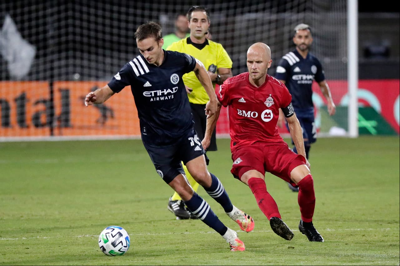 Con goles de Jesús Medina, Velentin Castellanos y Maxi Moralez, el NYCFC se impone a Toronto en los octavos de final y camina tranquilamente a los cuartos de final.