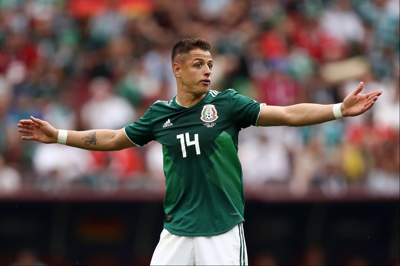 Javier Hernández (8): Se le recuerda por esa jugada en el primer tiempo en la que pudo jalar del gatillo y se le encasquilla el arma; da la asistencia del gol a Lozano y se sacrificó en el complemento.