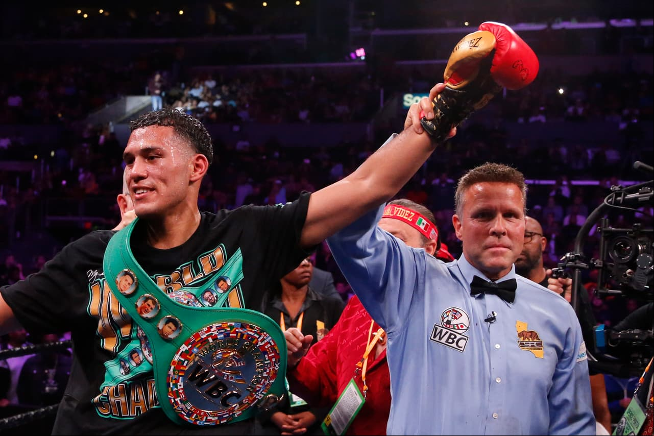 <b>Anthony Dirrell </b>
<br>De las 36 peleas que ha enfrentado en su carrera, ha ganado 33 de ellas, perdió dos veces y en una empató. en 24 ocasiones ganó por nocaut.