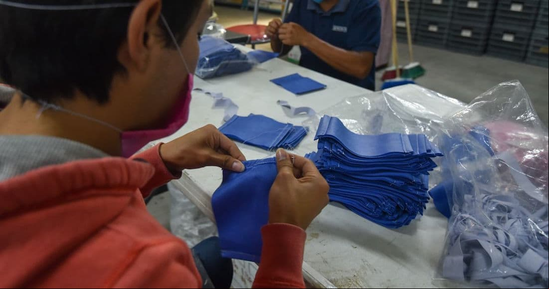 Aún así, la empresa está buscando quién pueda donar para poder aumentar la producción de cubrebocas aunque eso implique que ellos pongan una parte.