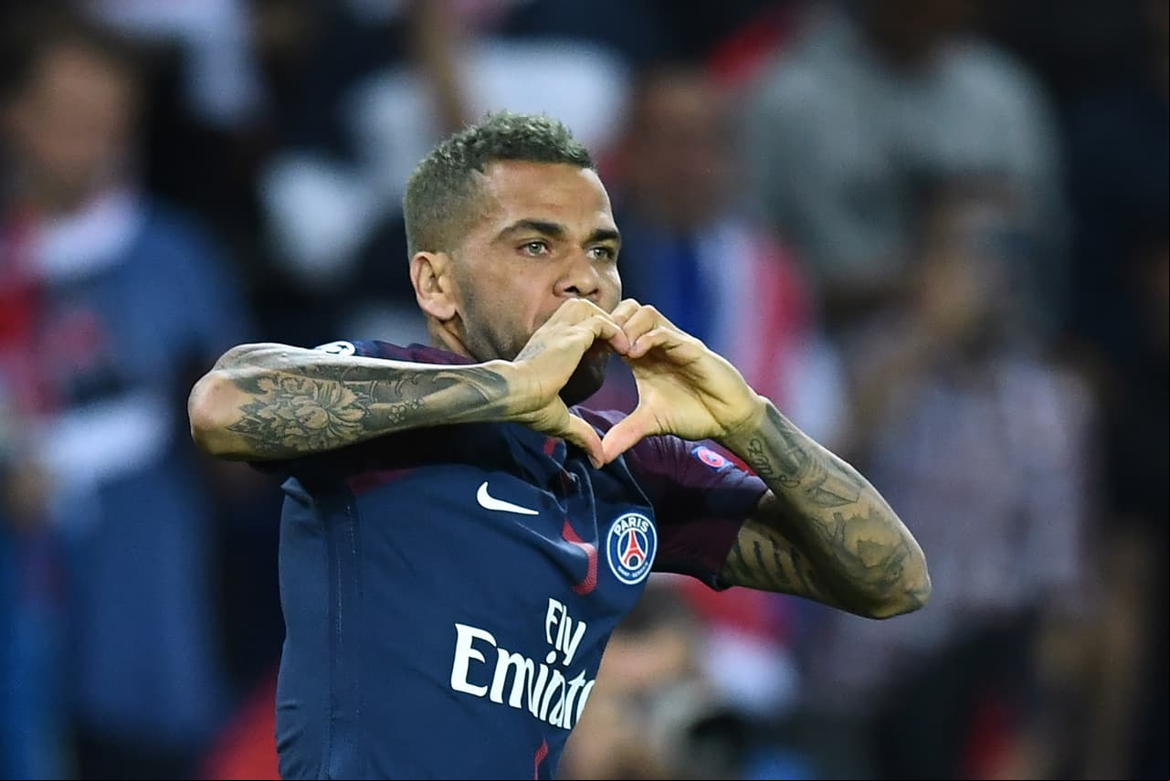 El gol de Dani Alves marcó el destino del partido a favor de los locales y demuestra la importancia del brasileño en la Champions.