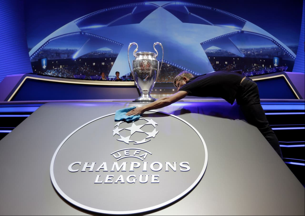 En medio de los arreglos por las premiaciones y el sorteo para el torneo que comienza el próximo 12 de septiembre se vivió la ceremonia.