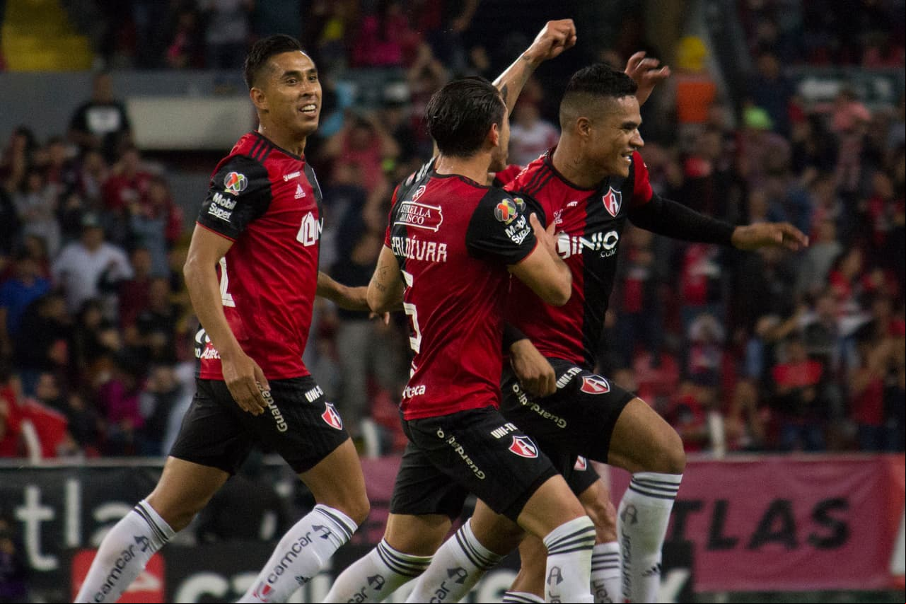 Al minuto 43 el peruano Anderson Santamaría (derecha) marcó su primer gol en México, el 1-0 para Atlas.