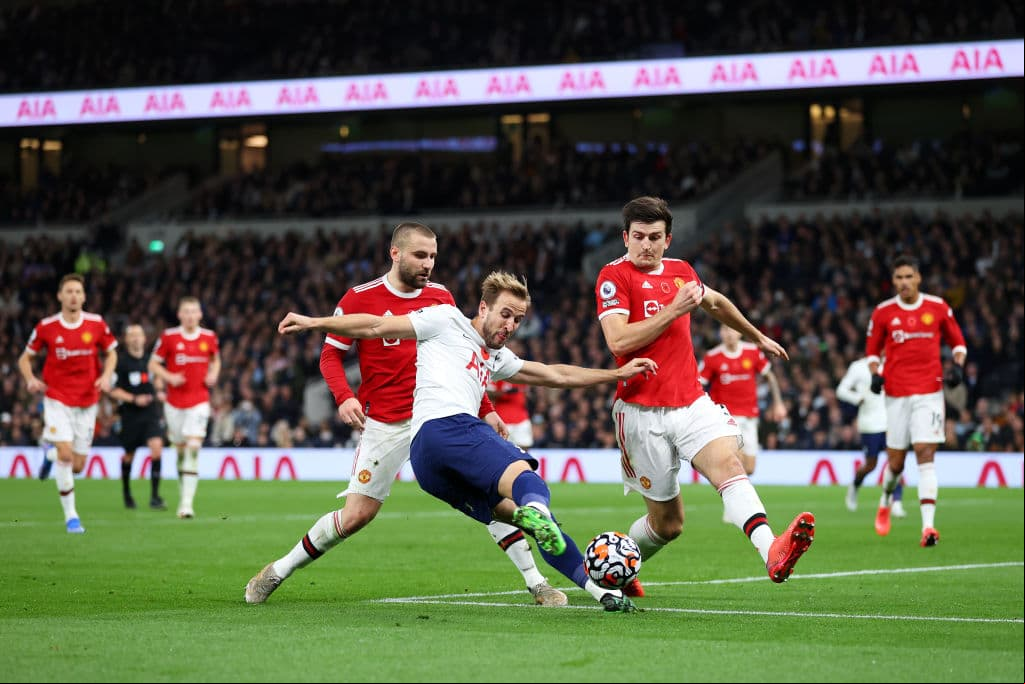 Cristiano Ronaldo brilla con gol y asistencia en la goleada 0-3 sobre el Tottenham, los otros anotadores fueron Edinson Cavani y Marcus Rashford.