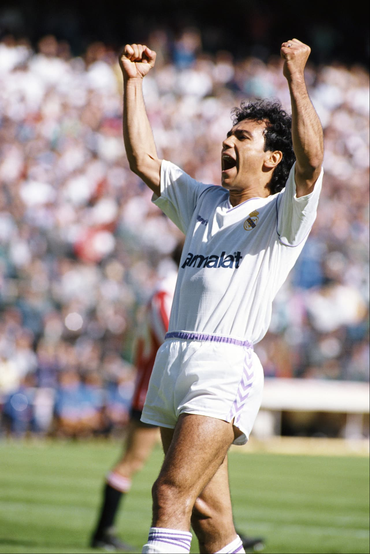 Hugo Sánchez - el Pentapichichi, antes de su historia glosiosa en el Madrid, pasó por el Atlético de 1981 a 1985. Con el Real estuvo hasta 1992 siendo uno de los más grandes jugadores de la historia del club.