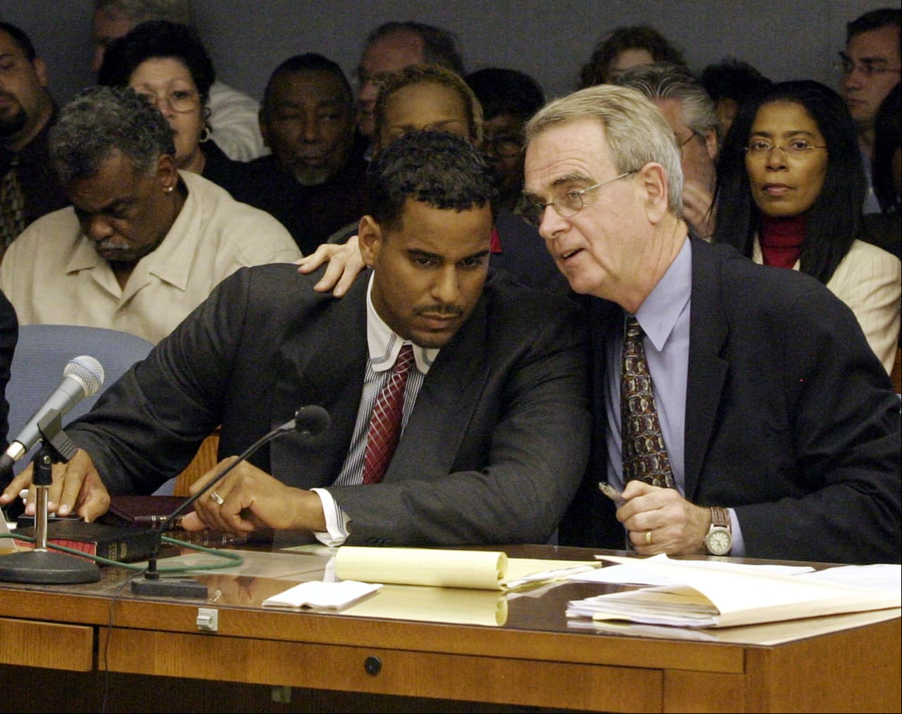 En enero del 2010 el exbasquetbolista de la NBA, Jayson Williams, chocó su Mercedes contra un árbol en Nueva York y fue acusado de DWI. Ya antes había sido acusado del asesinato de un chofer de limusina.