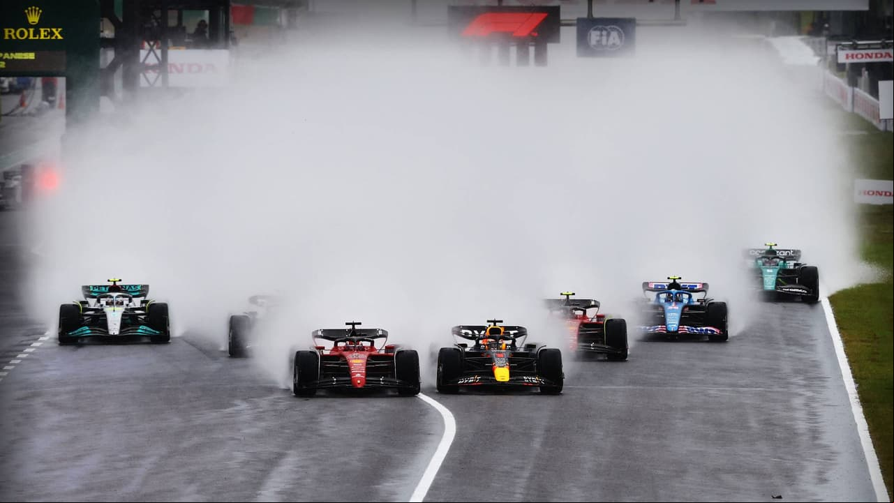 Arrancada del Gran Premio de Japón, que se suspendió con bandera roja en la vuelta 2