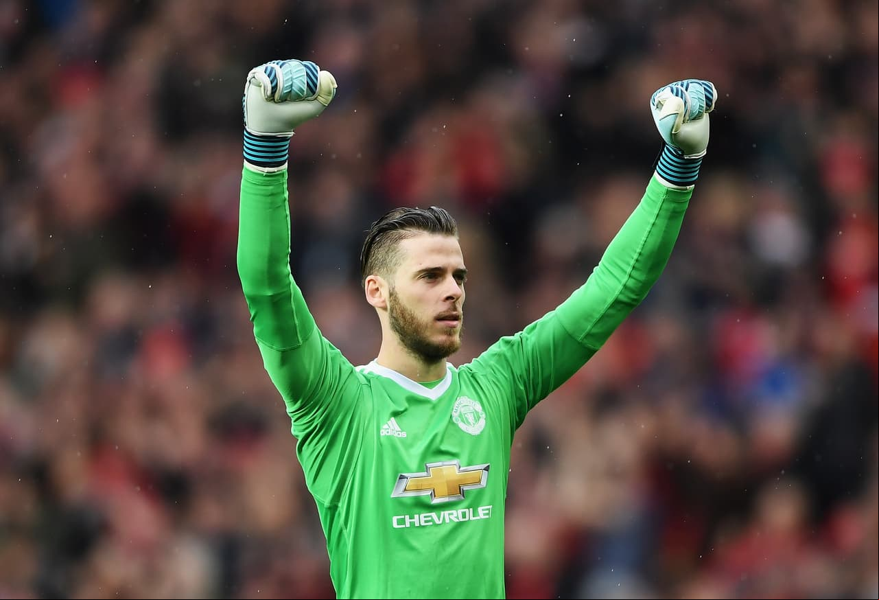 Luego de hacer carrera en el Atlético de Madrid, pasó a la Premier League para defender el arco del Manchester United tras la salida de Edwin van der Saar.