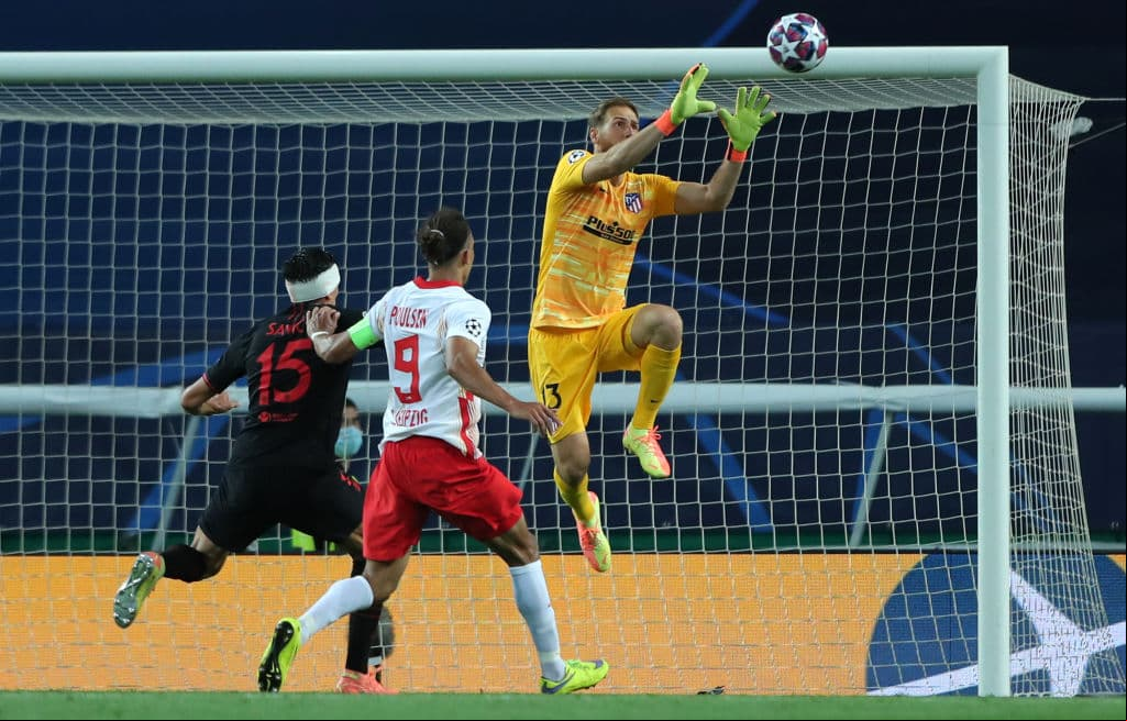 Oblak sigue firme en su arco y el Leipzig cada vez llega con más peligro.