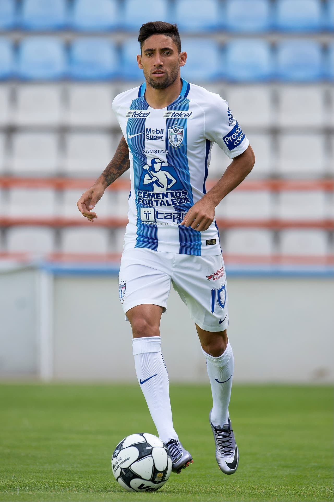 El jugador de los 'Tuzos', Jonathan Urretaviscaya, ocupa la última plaza en el centro del terreno de juego, donde ha sumado 17 puntos hasta el momento, mientras que su valor en el UD Fantasy es de $5.2 millones.