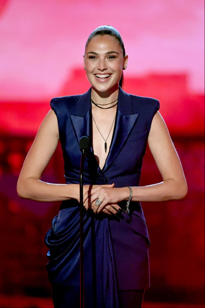 La intérprete de Diana Prince, presentó el premio a Mejor Película en Idioma Extranjero.