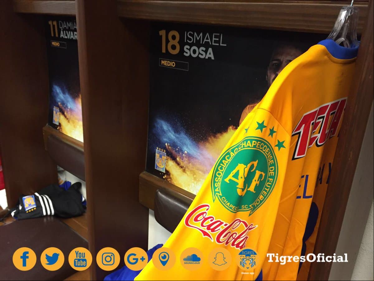 Además, en la de juego se colocó el escudo del club brasileño en una de las mangas.