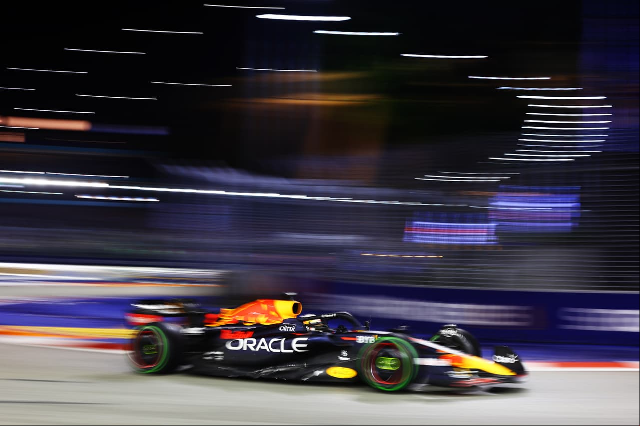 Incluso Max Verstappen compañero de Checo no podía seguirle el ritmo al mexicano.
<br>