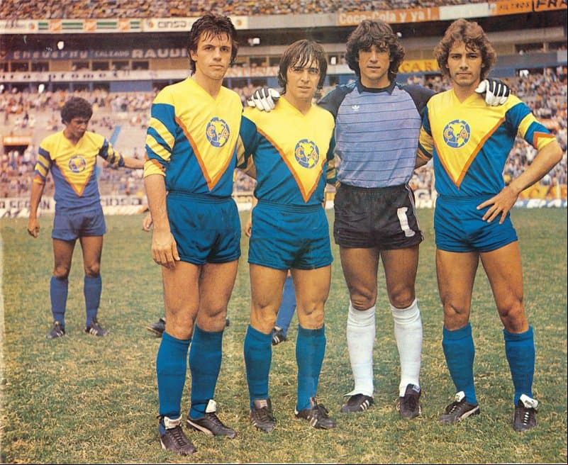 A los 16 años formó parte del América en dos etapas de su vida.