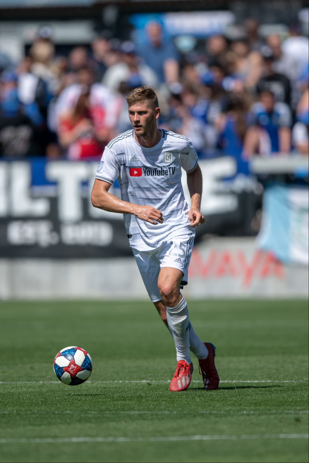 Tras cinco temporadas con FC Dallas, Zimmerman fue contratado en 2018 como una de las piezas fundamentales de la defensa de LAFC. Peligroso en las jugadas a balón parado, Zimmerman anotó cuatro goles en 26 partidos de temporada regular el año pasado. El central también ha sumado tiempo de juego con la selección estadounidense tras su debut en 2017, y hoy es parte del equipo nacional que compite en la Copa Oro de Concacaf de 2019.