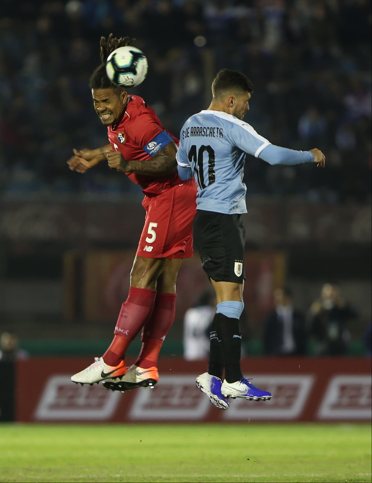 Los centroamericanos pretendían hacer daño con las jugadas a balón parado pero no fueron efectivas.