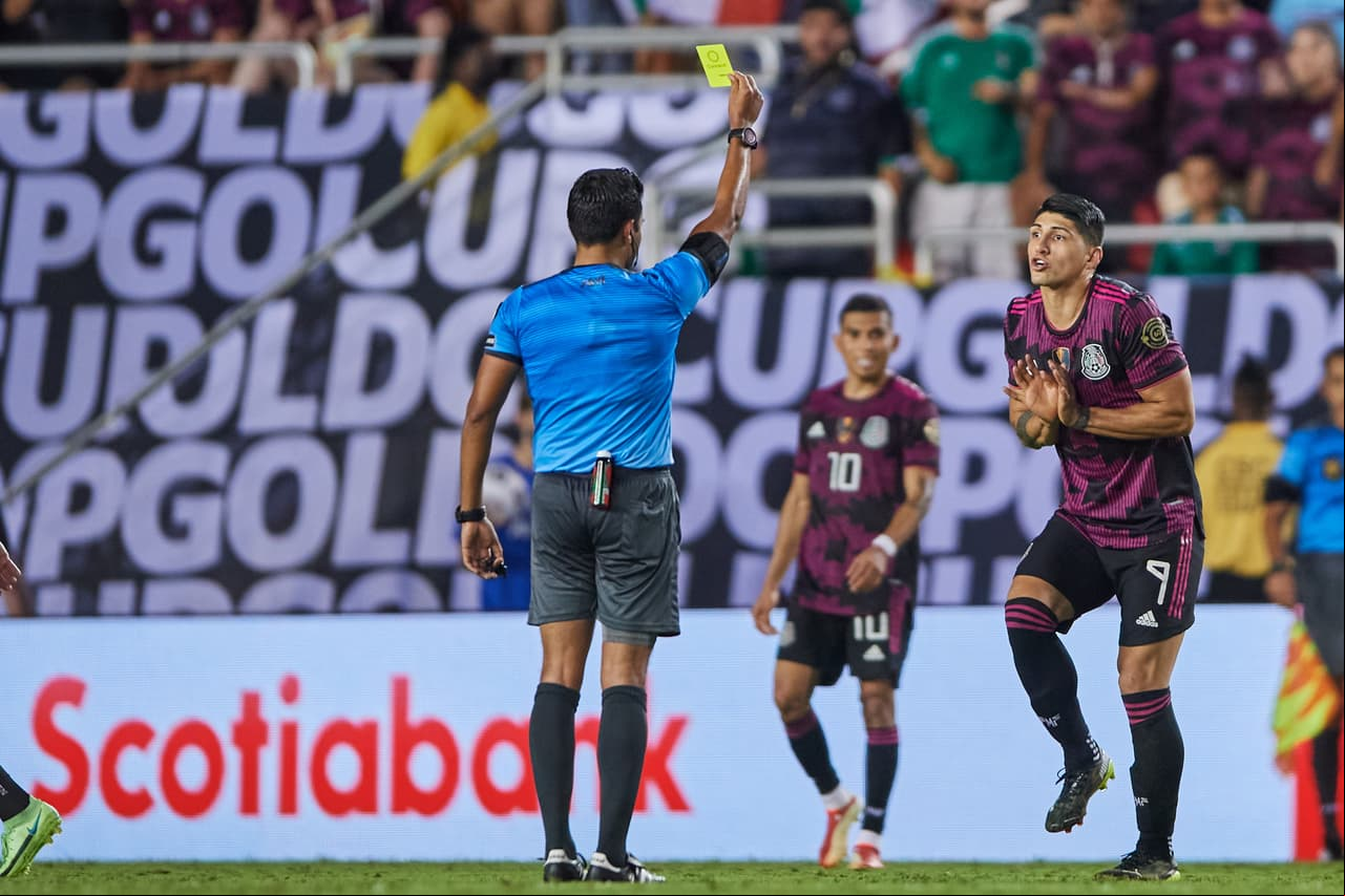 El partido fue de mucho o, hubo 41 faltas y 6 tarjetas amarillas.